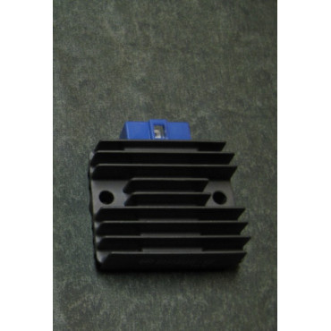 Regolatore di Tensione Giapponese SH 586B-12 - 12V - CC monofase - 6 faston - morsettiera blu per HONDA MOTORI GX 160- GX 200/240/270 - GX 340/390 - GX 620/670 - GXV 270/340/390