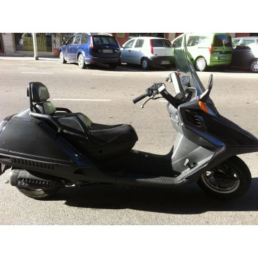 Parabrezza specifico per HONDA CN 250 Givi, Plexiglass, fumè 60,2 x 66,5 cm