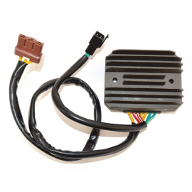 Regolatore di Tensione KOKUSAN 12V - trifase - cc - 7 cavi per  PIAGGIO 400 X-EVO (2007/2010) - 400 MP3/MIC/LT (2007/2010) - 500 BEVERLYE/EURO3 CRUISER (2002/2010) - 500 X9/EVOLUTION/ABS (2001/2008)